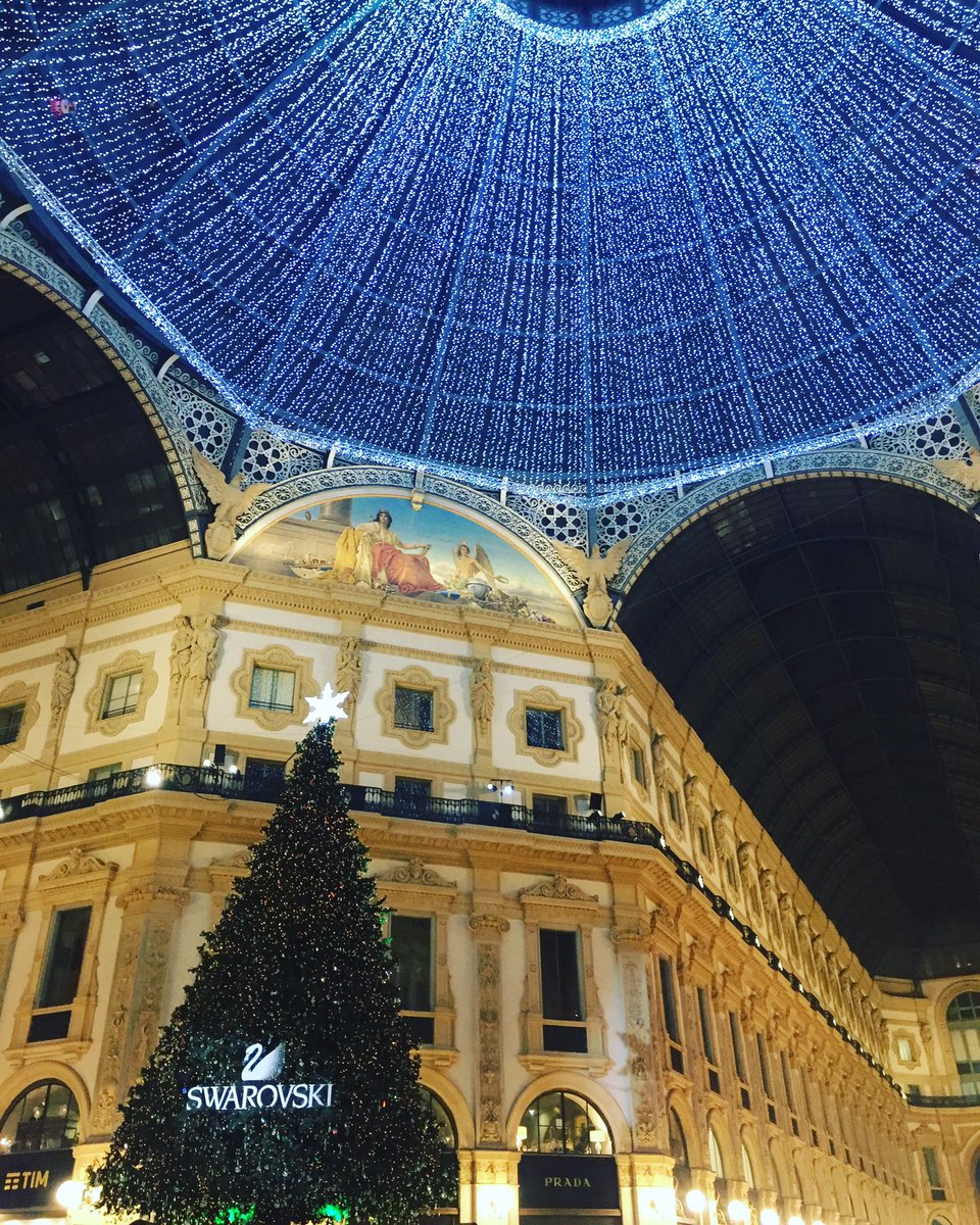 barzi3's tweet photo. Xmas is coming in Milan 😍🎄#milano #galleriavittorioemanuele #xmastree #swarovski #love #duomodimilano #picoftheday #xmas https://t.co/8FKtUHFlkU