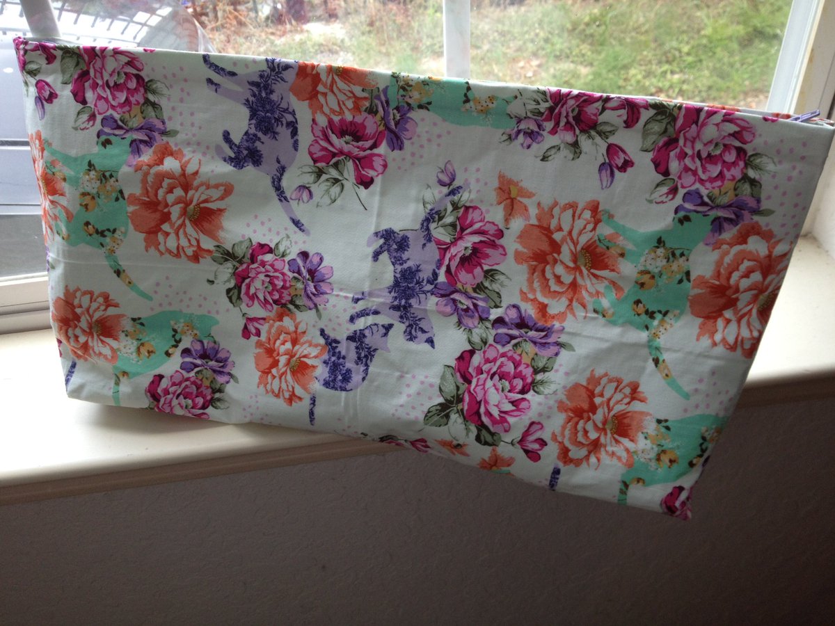 latinasleadpod's tweet photo. Crafting with Anjelica: How To Make a Stylish Clutch Out of Fabric &amp; Duck Tape https://t.co/TzSr5GwMp9 https://t.co/rYnUj88L17