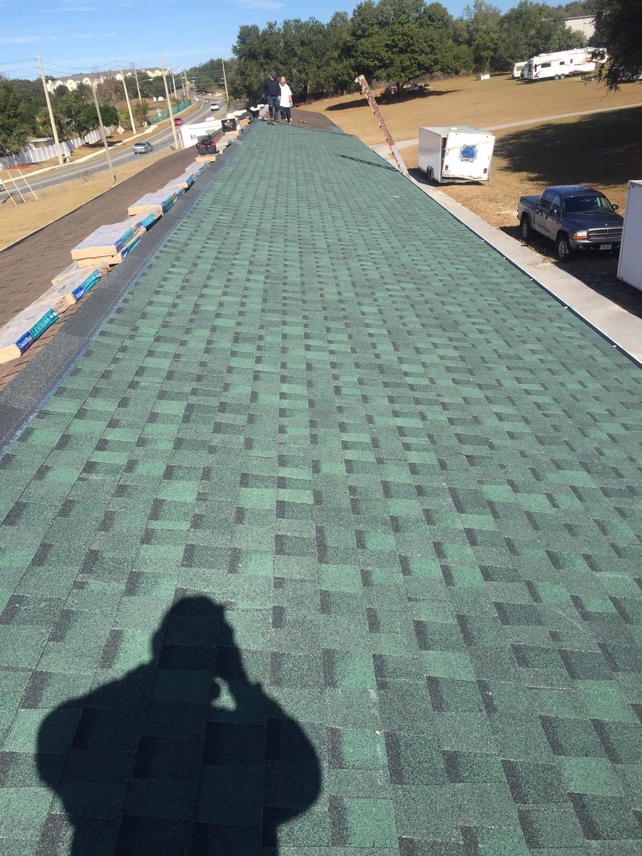 4SeasonsChardon's tweet photo. @CertainTeed Landmarks looking beautiful on this re roof. #roofing #certainteedlandmark https://t.co/eX4SIpass5