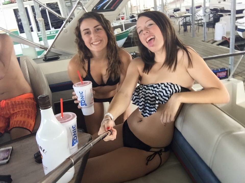 LeannaHiggins_'s tweet photo. IDK IF YALL HAVE REALIZED YET BUT ITS MY BFF BIRTHDAY LOVE YOU MEG🎉 @meeejhan https://t.co/kZH7joh350
