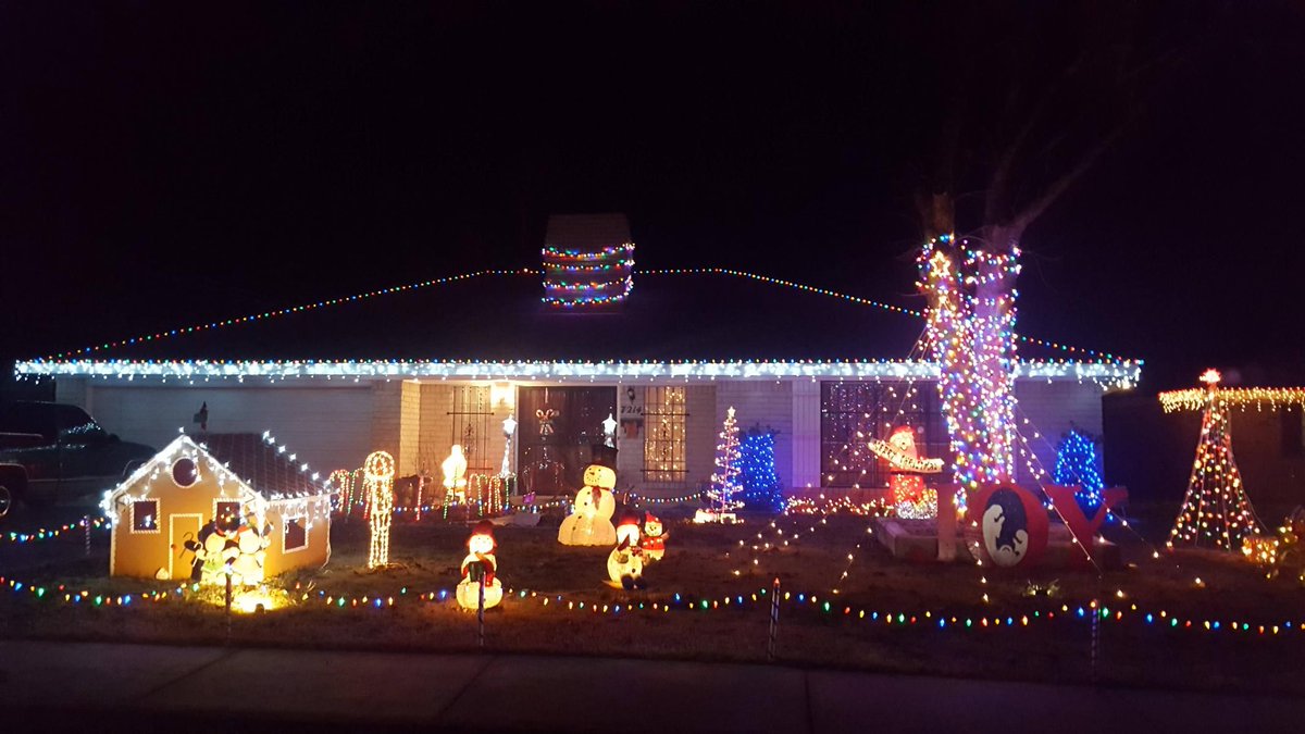 NewsChannel10's tweet image. Here's a list of some of the best Christmas light displays in Amarillo. 

NC10: buff.ly/2gk3Yj3