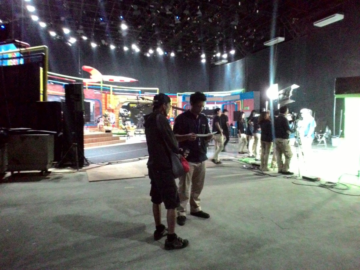 DustinGeinbee's tweet image. Gentayangan lagi di Hari Natal dan penghujung akhir tahun #TheComment_NET :)