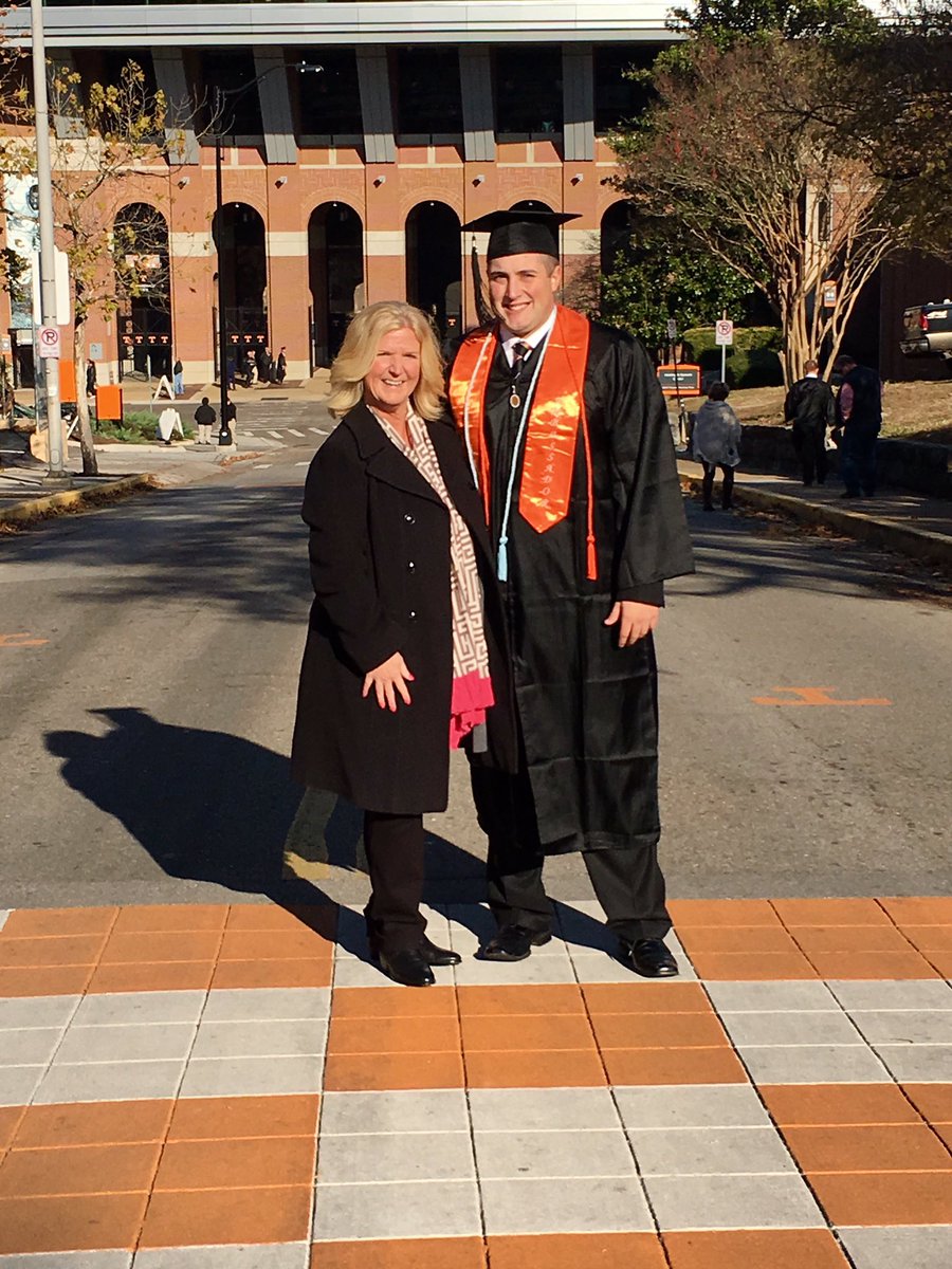 vickiep4's tweet photo. Proud Tennessee Mom! @tanmanvols you did it! @UTKnoxville #utgrad2016 @UTCASNR #VFL GB🍊 https://t.co/yOq724C6zQ