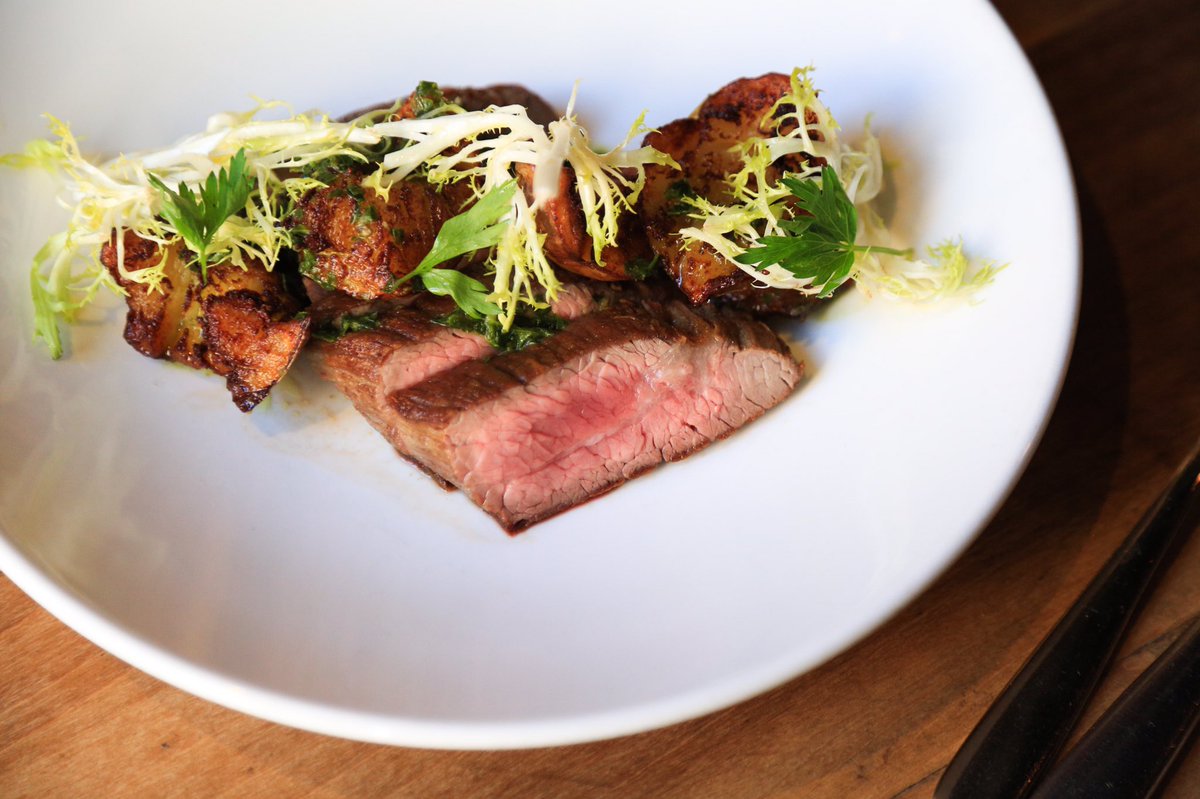 Flank steak, crushed potatoes &amp; anchovies 🍴 #happyfriday