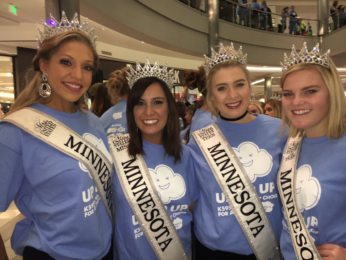 MissMNUS2016's tweet photo. At Mall of America ready to sing! #KS95CloudsChoir @ks95 https://t.co/iBAmZagKyH