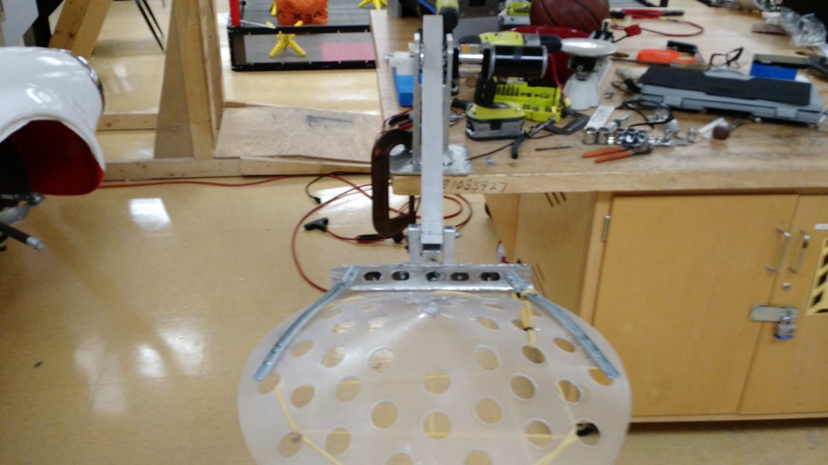 uribeedgariii's tweet photo. Getting close to finishing our @MiamiHEAT #STEMDay Basketball dribbling arm. Exciting times #RamTech59 https://t.co/xgQpgYgtoP