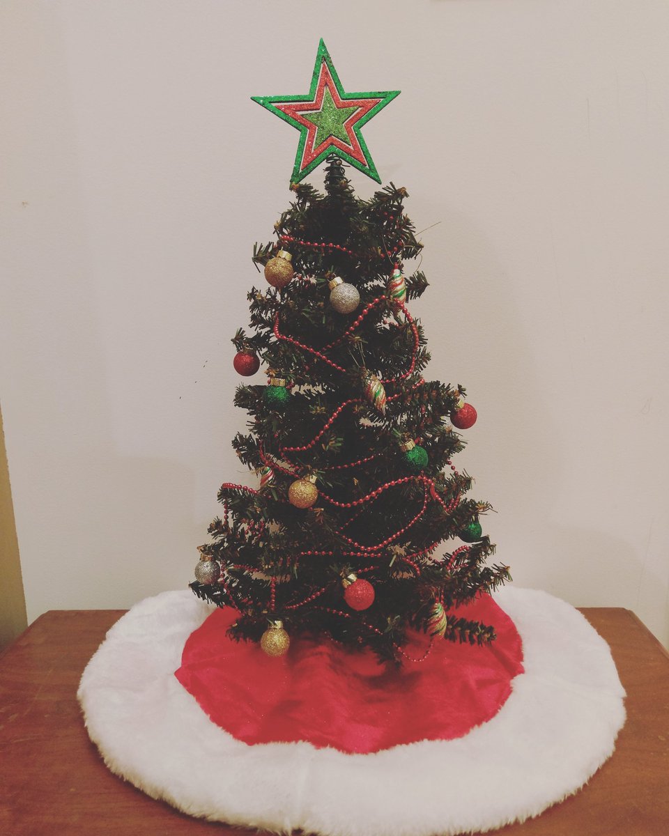 imsimplySHANNON's tweet image. One of my coworkers bought me a mini tree and decorations because it was just unacceptable not to have one. 

#growedup