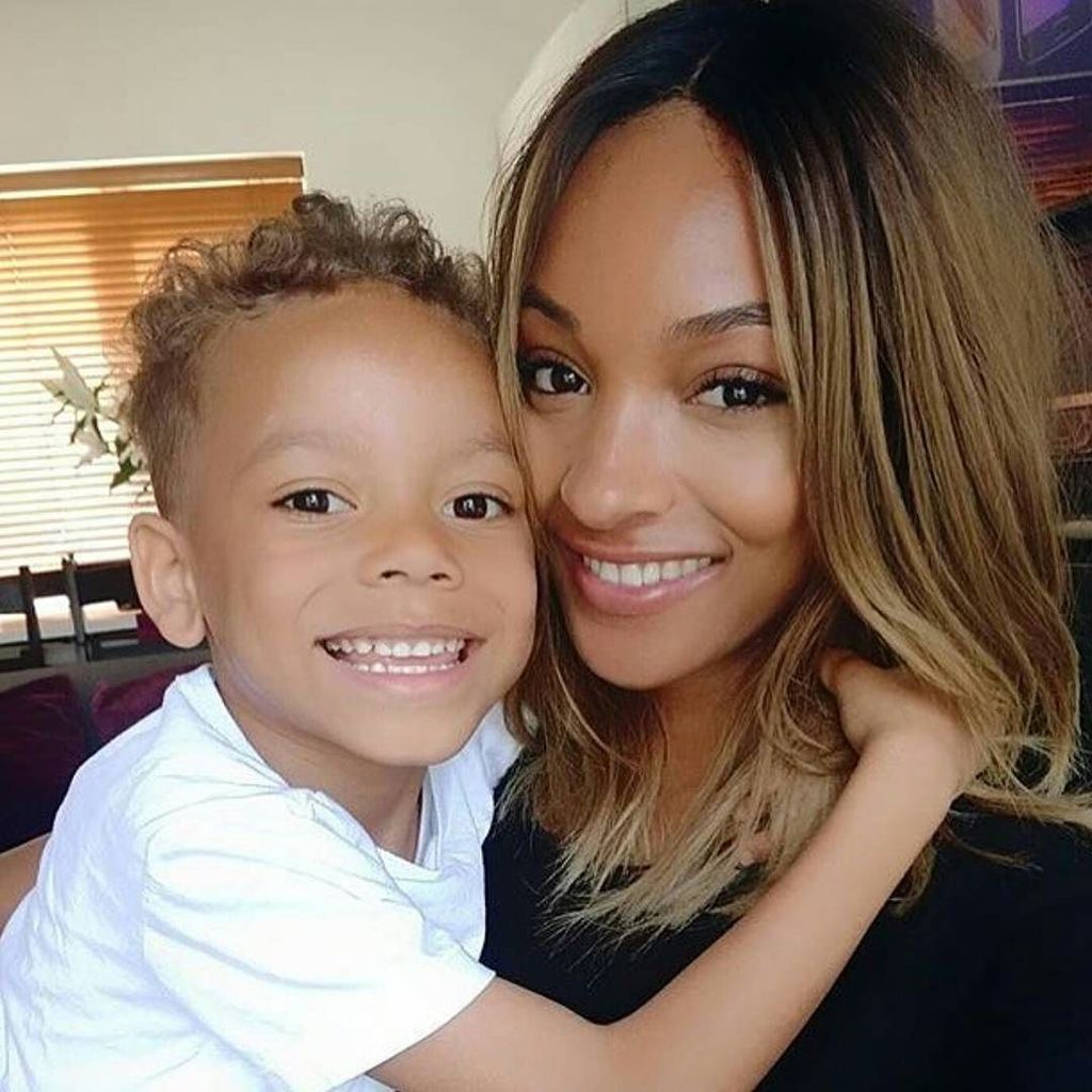 TeamCurtains's tweet photo. British supermodel #JourdanDunn &amp; her son #KingRiley. https://t.co/dDLIcZNL4n https://t.co/ZIVIrfU1ZT