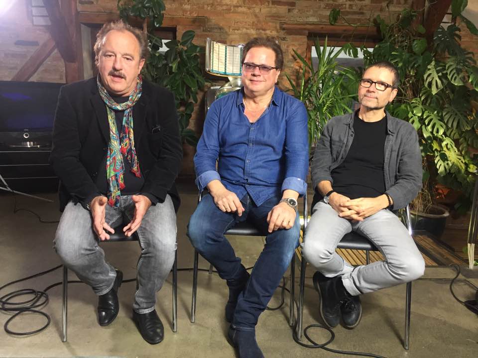 OpusMexico's tweet photo. Herwig Rüdisser, Ewald "Sunny" Pfleger y Kurt Rene Plisnier en entrevista para la televisora austriaca ORF, para el documental sobre #Falco https://t.co/LGswu4I8yb