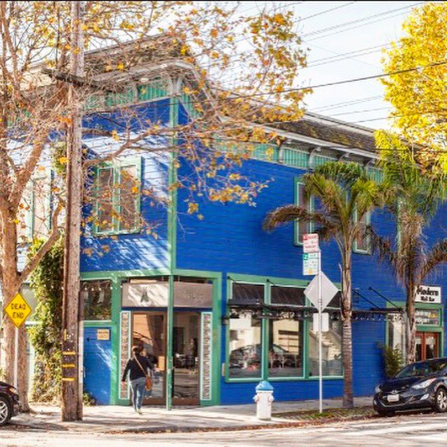 nov_2_remember's tweet photo. This year, resist the temptation to order online.  #shopsmall and  engage with your community.  Much more satisfying ❤️. #nov2rem https://t.co/88pPnFGBZ0