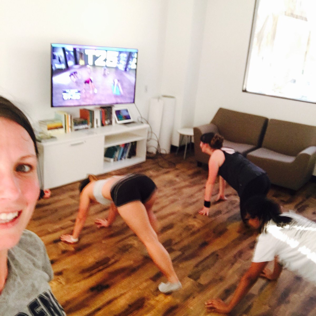 ajzellmer's tweet image. The women of the Zellmer #OxyCompBioLab representing at weekly lab workout. Where @AbaloneAtif @Dev_Der @grant_uba  at?