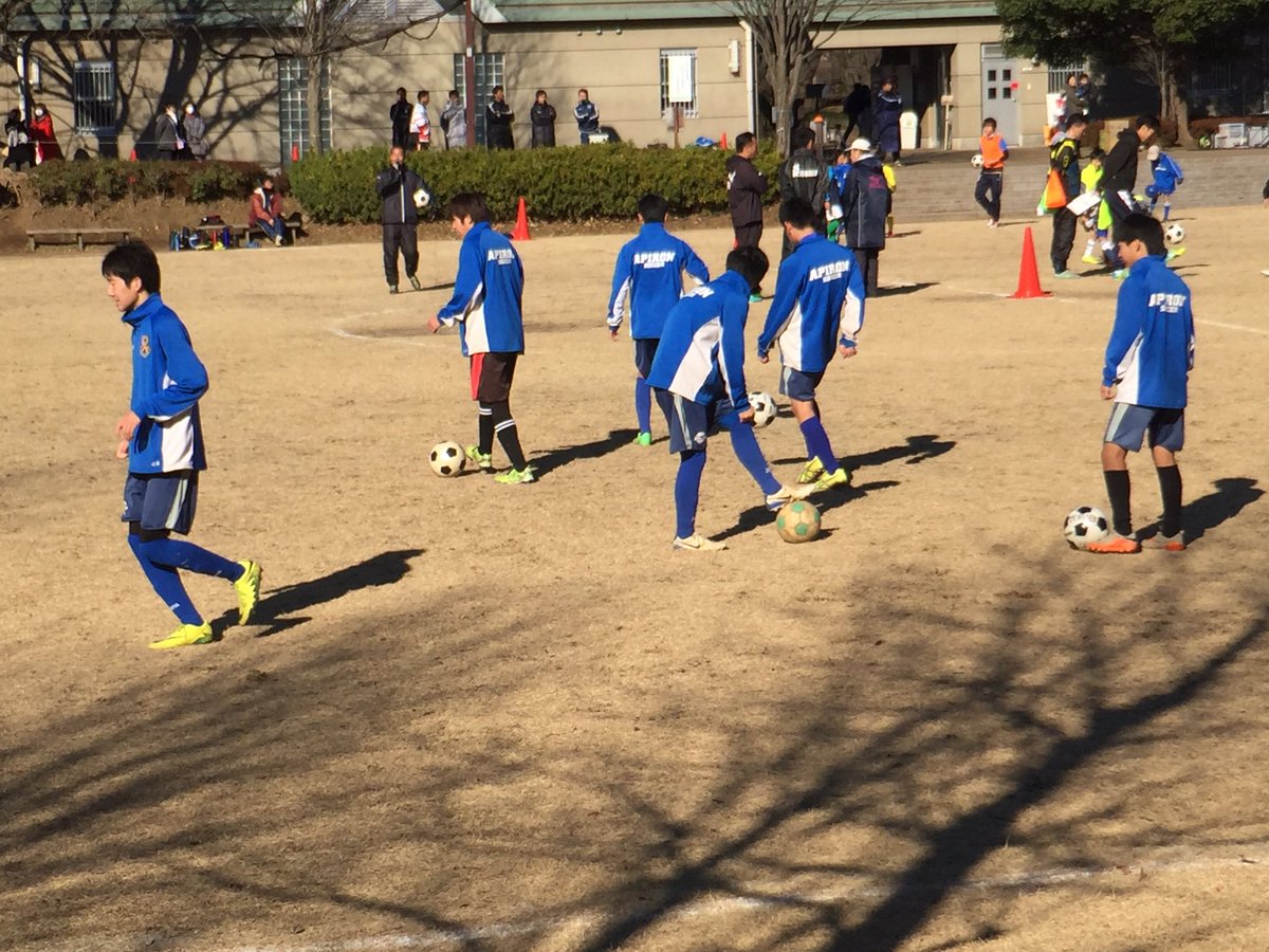 鶴ヶ島アピロンfc 本日 鶴ケ島市運動公園にて行われているサッカー教室に参加しています 西武台高校サッカー部の黒岩コーチ Fc西武台の選手による指導の下 良い雰囲気で行われています