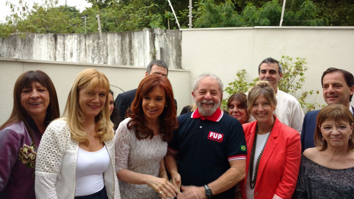 magariovero's tweet photo. Agradezco al @inst_lula y a @lulapelobrasil por la invitación a este encuentro de líderes latinoamericanos. https://t.co/Wyl8eNNrFS