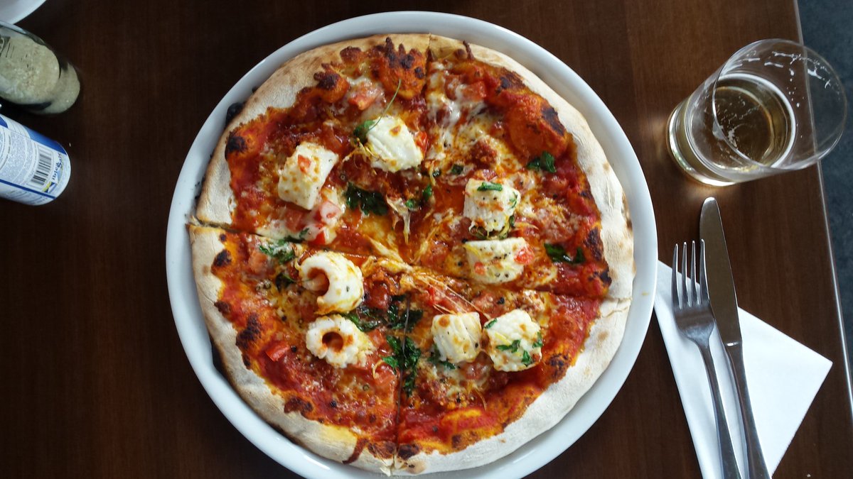 Bill Halliwell V Twitter Had Supurb Calamari Pizza At Italian