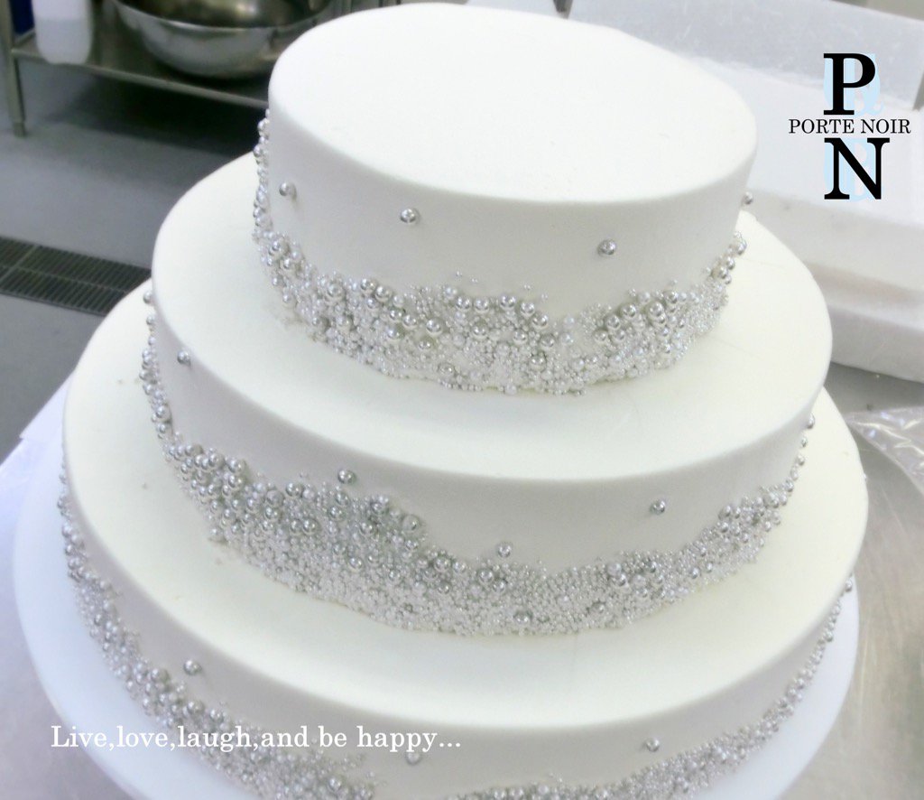 Porte Noir Twitterissa 結婚式 ウェディングケーキ アラザン キラキラ シルバー プレ花嫁 結婚式準備 Weddingcake Wedding Silver Silverdragees ポルトノアール Portenoir