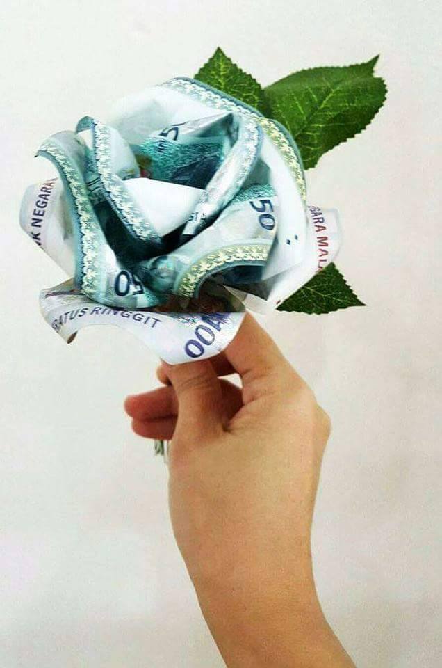 amal_yana's tweet photo. Bunga yang takkan ditolak oleh semua wanita! RT bagi semua lelaki tau! :'D https://t.co/1oQeKseIvR