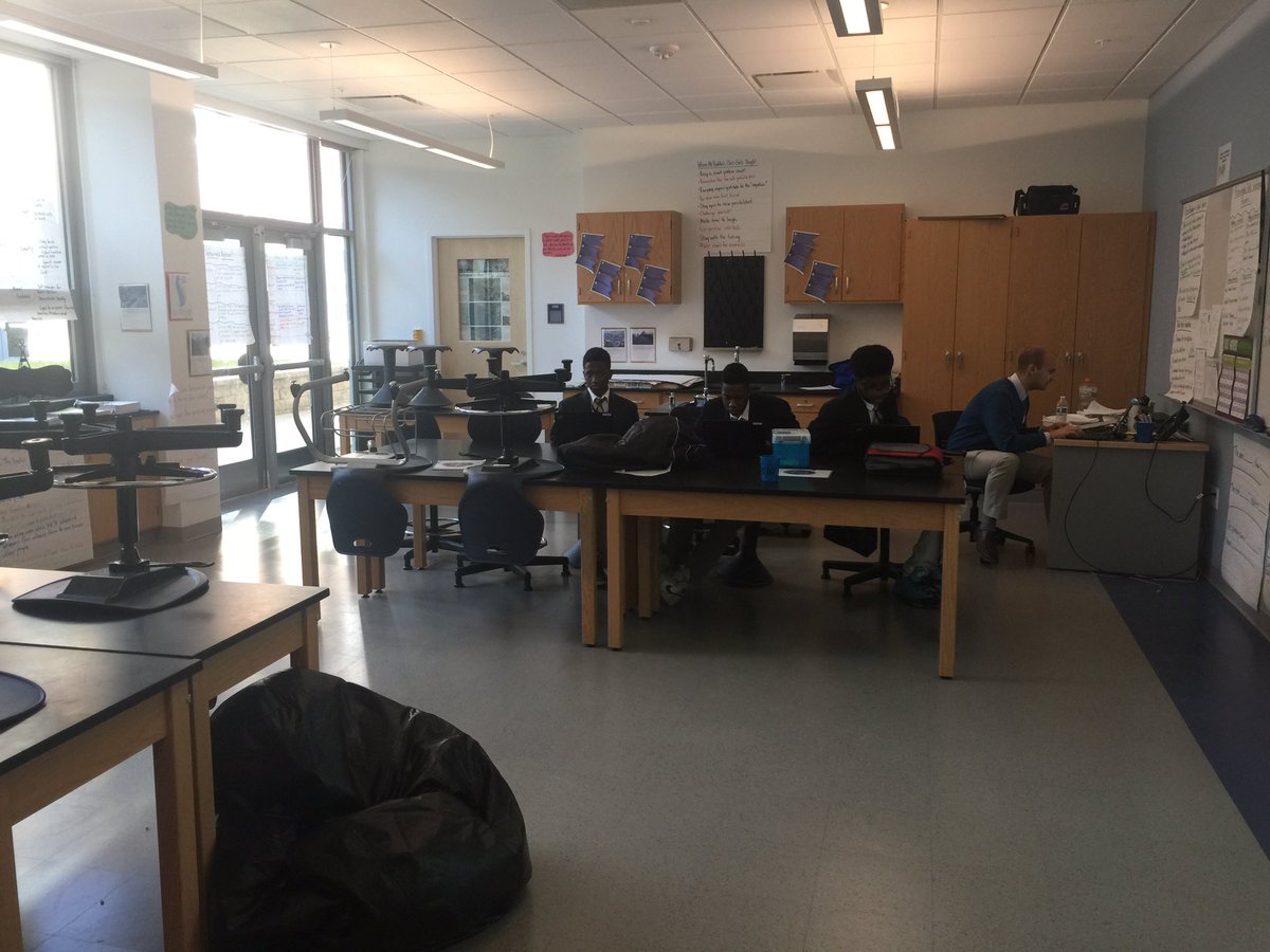 RBHSMonarchs's tweet photo. Accenture team leading an #HourofCode in our classrooms @dcpublicschools @Accenture @Code.org #csforall #dcpscodes @whitehouseostp https://t.co/GeZT6OLwQz