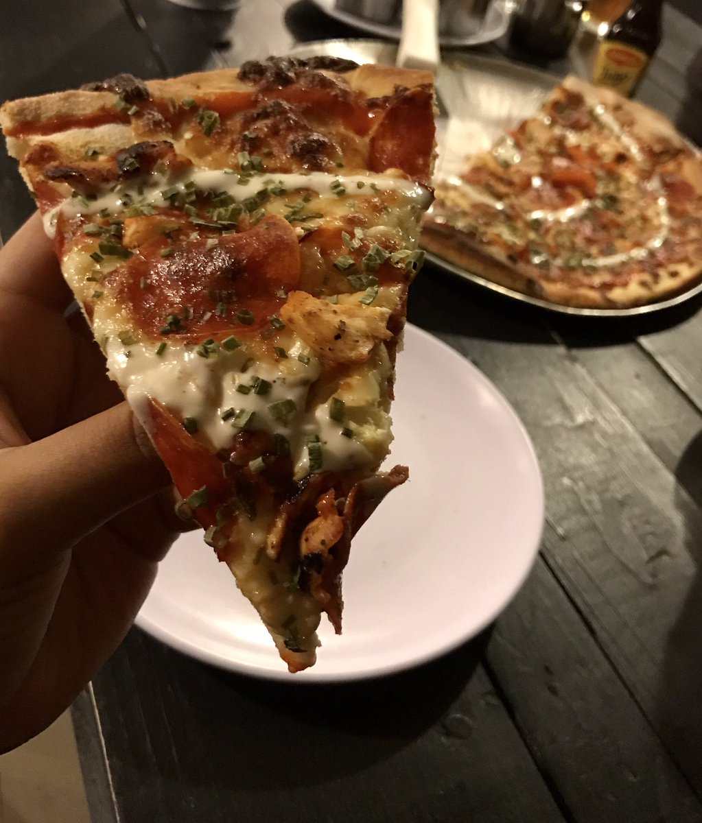 chicagomxpizza's tweet photo. Pollo buffalo + pepperoni. El cielo es el límite 🍕

Menú ➡️ https://t.co/RkCoraYjxi
☎️ Pide a domicilio al 1860373 https://t.co/QEhEUFzusW