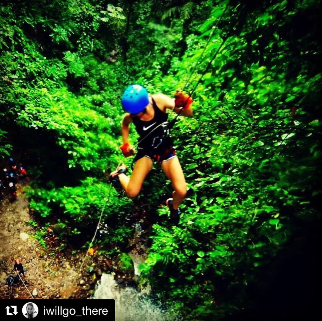 PureTrek's tweet photo. "Adventure in Costa Rica! Waterfall rappelling was an awesome and fun experience!" #costarica #puravida #arenal #lafortuna #rappelling https://t.co/B5fVzwnT6D