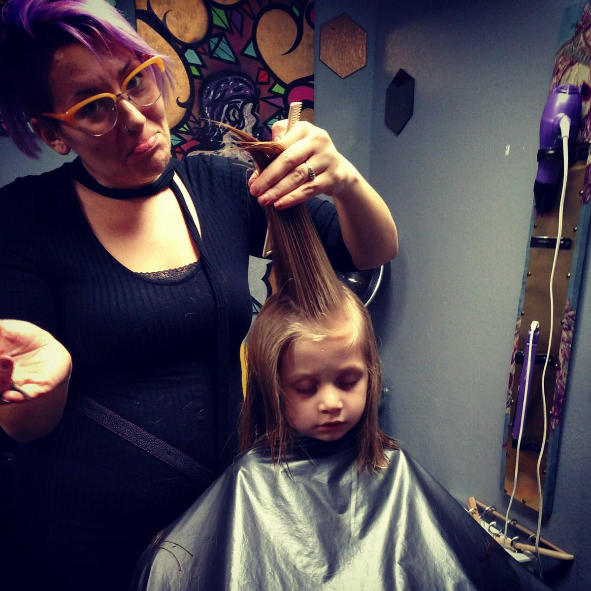 vibrantaragon's tweet photo. When your haircut is to relaxing https://t.co/on69ichOB5