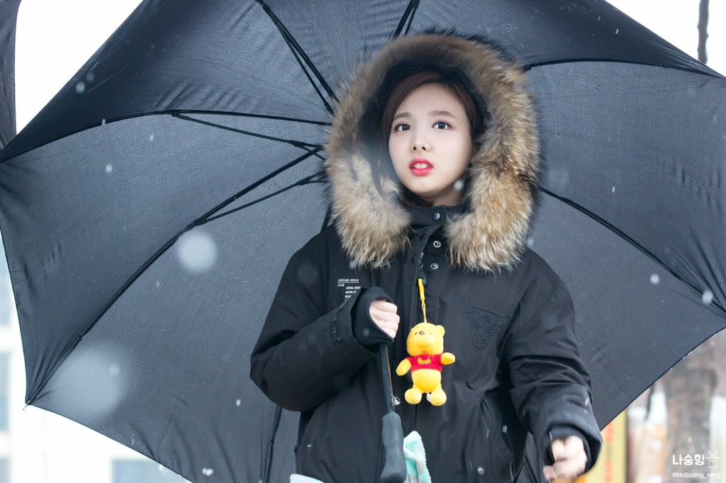 nayeonpics's tweet photo. 161126 https://t.co/FxzvSTO3bc