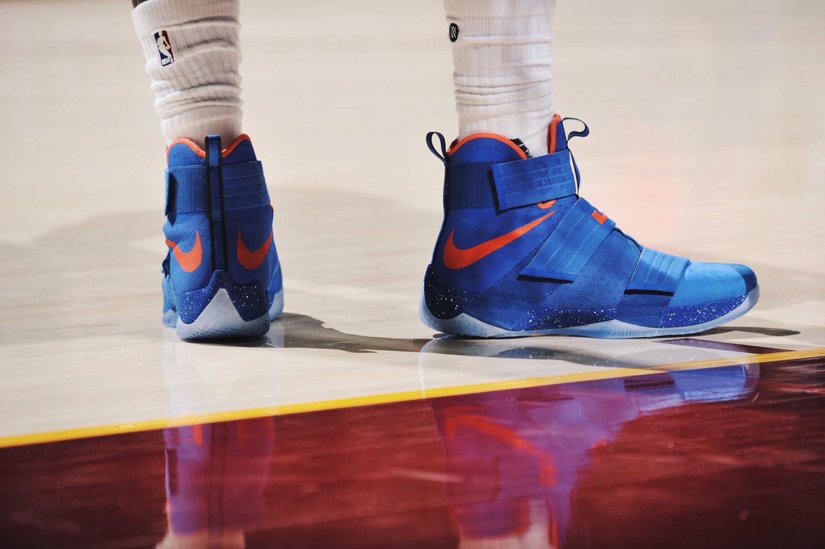 brkicks's tweet photo. LeBron James in the Nike Zoom LeBron Soldier 10 "Hardwood Classics" PE tonight vs. Miami https://t.co/akxkz2q2T6