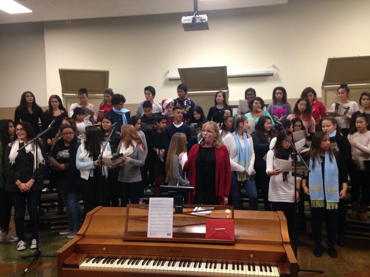 krodriguezvp's tweet photo. We wish you a Merry Christmas from RCHS Choir! The students sang beautifully! https://t.co/iF2nRl6Spg