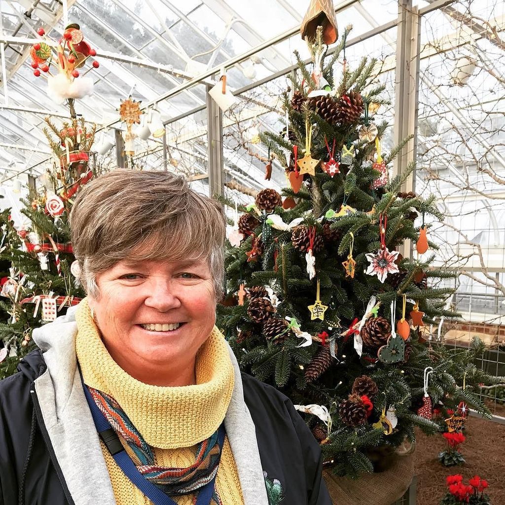 rmom352's tweet photo. Selfie at Longwood Gardens in front of the CFPMS tree! Nice job kids! #cfpms #longwoodgard… https://t.co/EJ0rn9txjb https://t.co/NltjiG3SC9