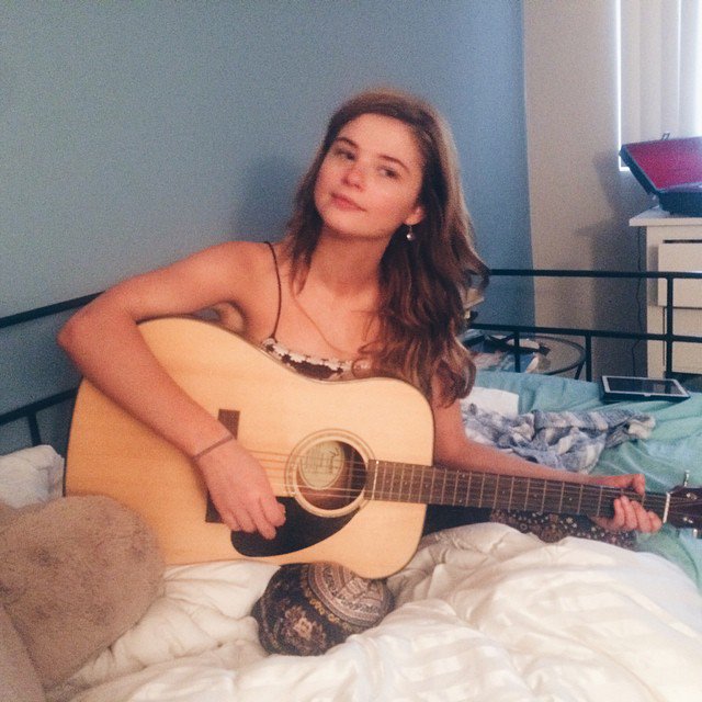 Playing the guitar 🎸