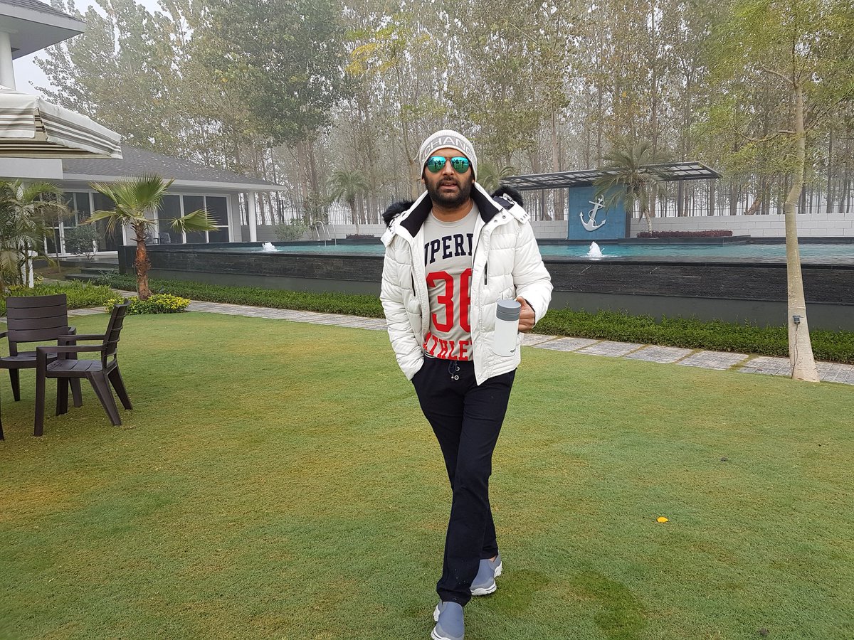 KapilSharmaK9's tweet image. Ready for shoot.. always on time.. love u all