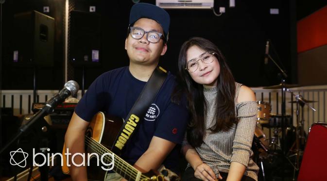 bintangcomID's tweet photo. Gelar Konser, Prilly Latuconsina Ditemani Cowok-Cowok Tampan https://t.co/rHb9SFJiuA https://t.co/6xdFoOE0fN