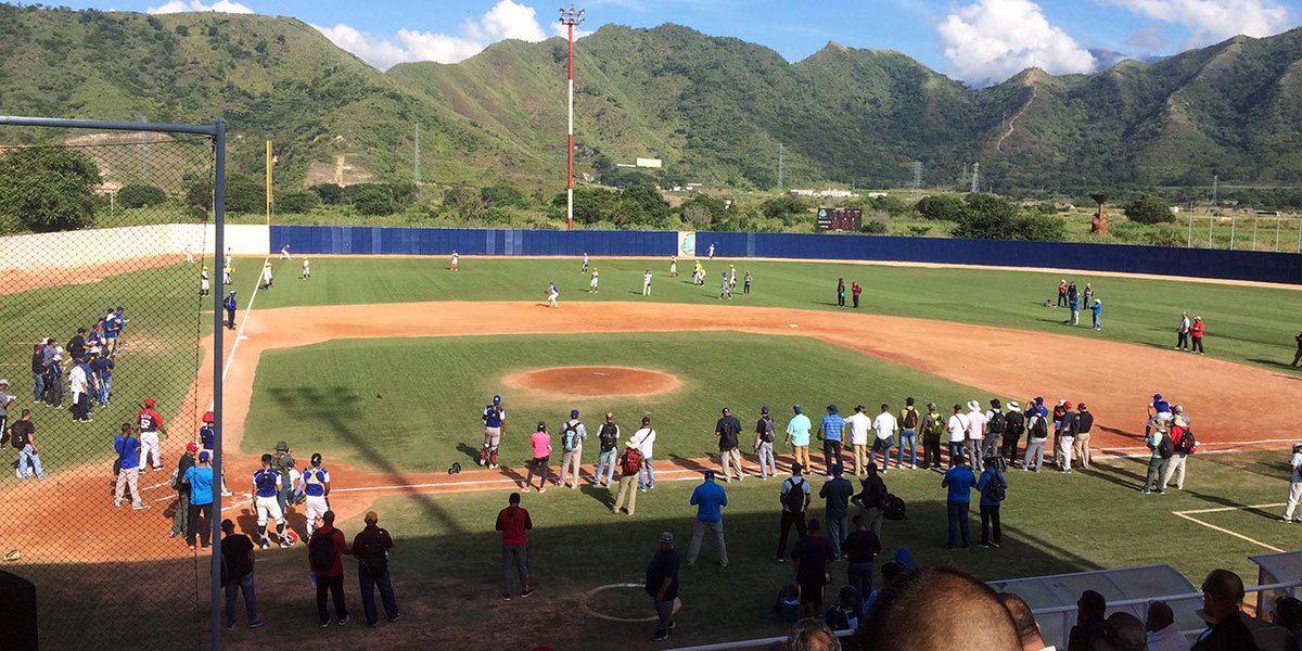 ElProspectoWeb's tweet photo. ¡Puro talento! 70 prospectos 2017 se mostraron #ShowcaseVenezuela en #Maracay ante las 30 organizaciones del beisbol https://t.co/j88a2FoeB7 https://t.co/jsI1Fiskk8