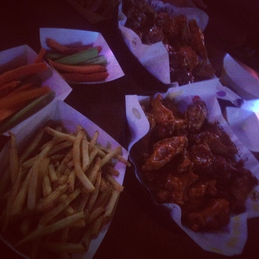 YoungBoomin94's tweet photo. #BuffaloWildWings https://t.co/BKleDubarY