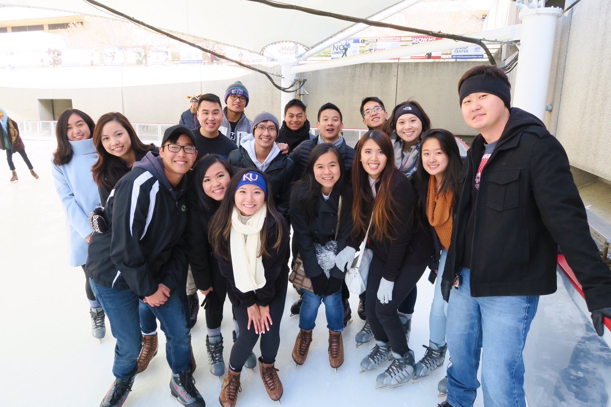 staticauraX's tweet photo. First time ice-skating at Crown Center! What a great day to spend Stop Day ❄️⛸😄 https://t.co/6rAtF052Qi
