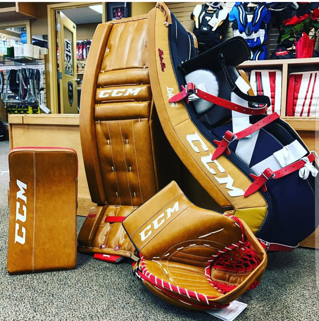 ProSkateGoal's tweet photo. @KevinWeekes we're thinkin' that this set is defs worthy of the hashtag: #PadBoner @CCMGoalie treatin' our custies #RealGood #HubbaHubba https://t.co/8ItZhLgaas