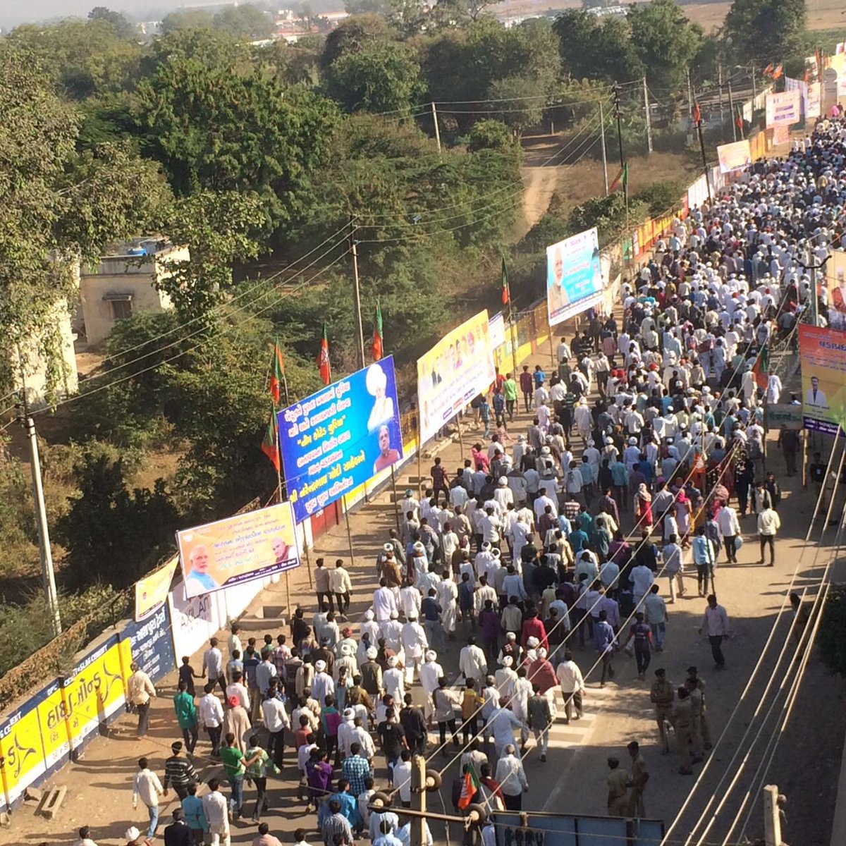 lovely_mms's tweet image. welcome sir @narendramodi #modiindeesa