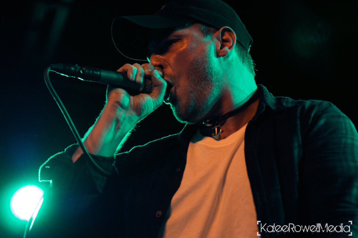 MusicEngaged's tweet image. Like this photo of @thecolormorale  on the #facetofacetour ? Check out more at musicengaged.com!
