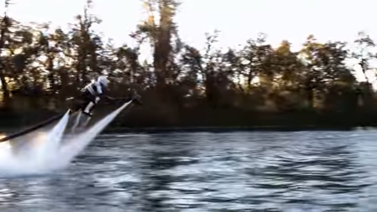 DigitalColmer's tweet image. #StarWars Real SpeederBike Jetovator Battle #DigitalDisruption #TechCom24 m.youtube.com/watch?v=3QdDqI…