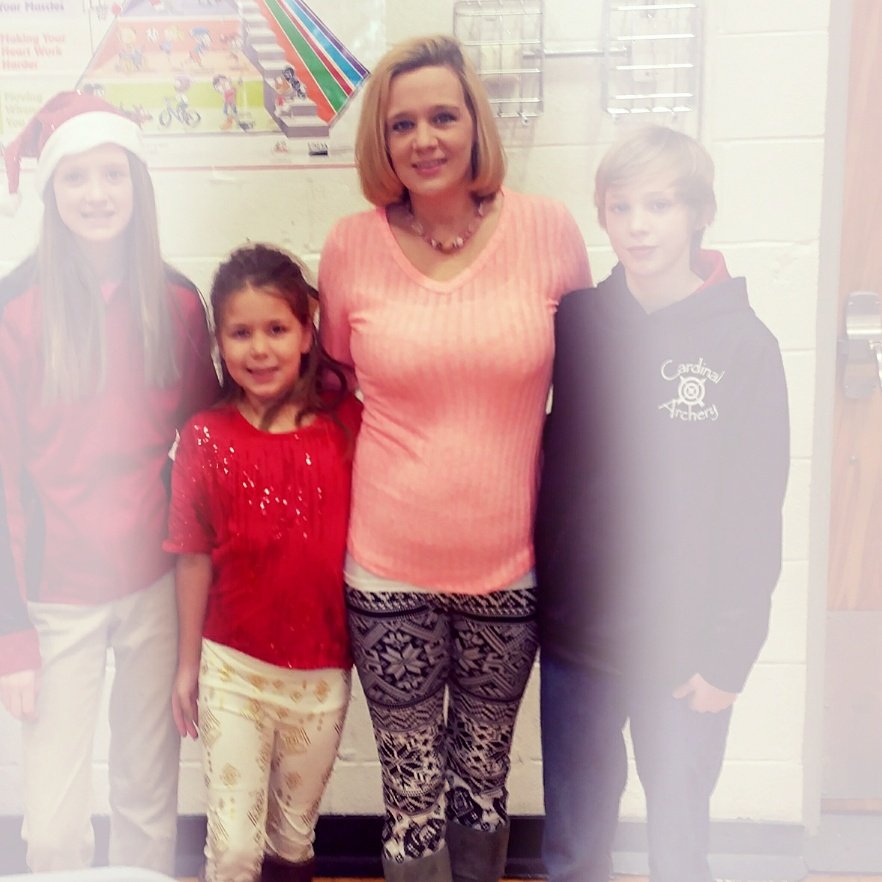 NikkiBarnett627's tweet photo. Christmas lunch with my kids #theirmom #boymom #daughters https://t.co/V94laJc8jo
