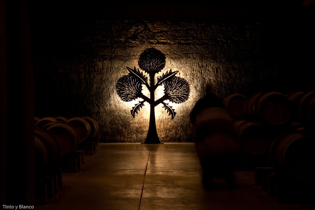thewinekart's tweet photo. Mario Rotllant &amp; Carmen Daurell setup Roda - 1991. #Roda was the first modern #Rioja winery solving the problem of high alc &amp; unripe tannin https://t.co/zHkFxAyQa1