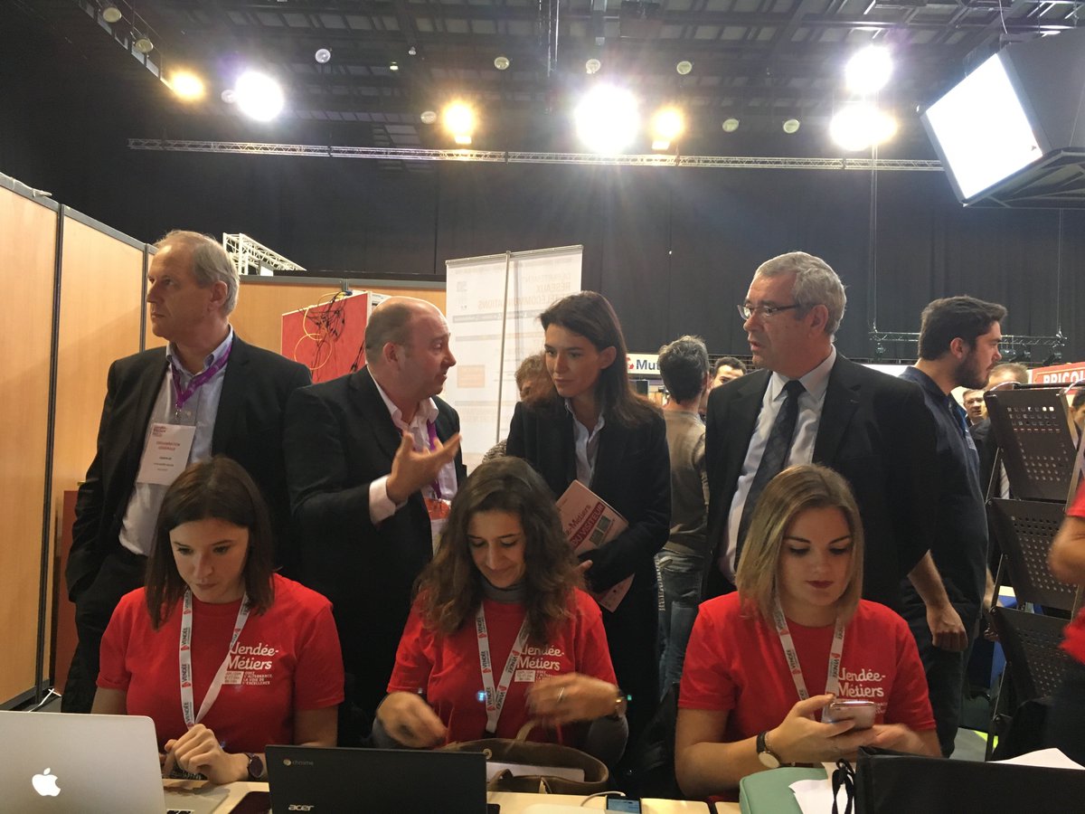 vendeemetiers's tweet photo. @YvesAuvinet du @DepVendee a rendu une petite visite à la #webteam2016 ! #vm2016 https://t.co/y3HcurdqrA