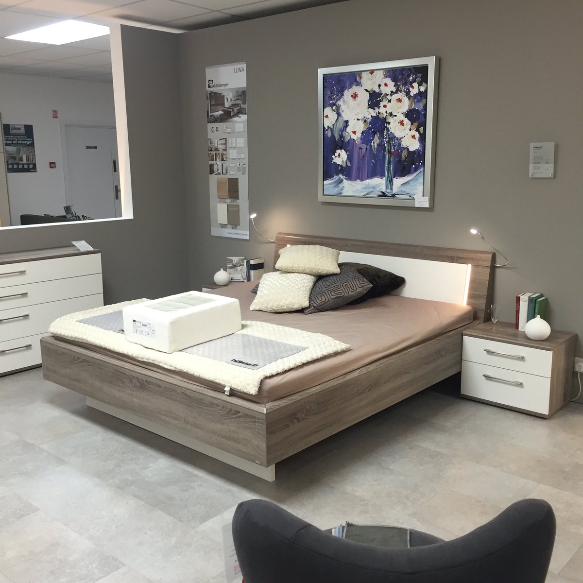 bellnorthampton's tweet photo. @bellnorthampton contemporary @HulstaUK bedroom furniture #notjustfires https://t.co/ztN3w7GrBD