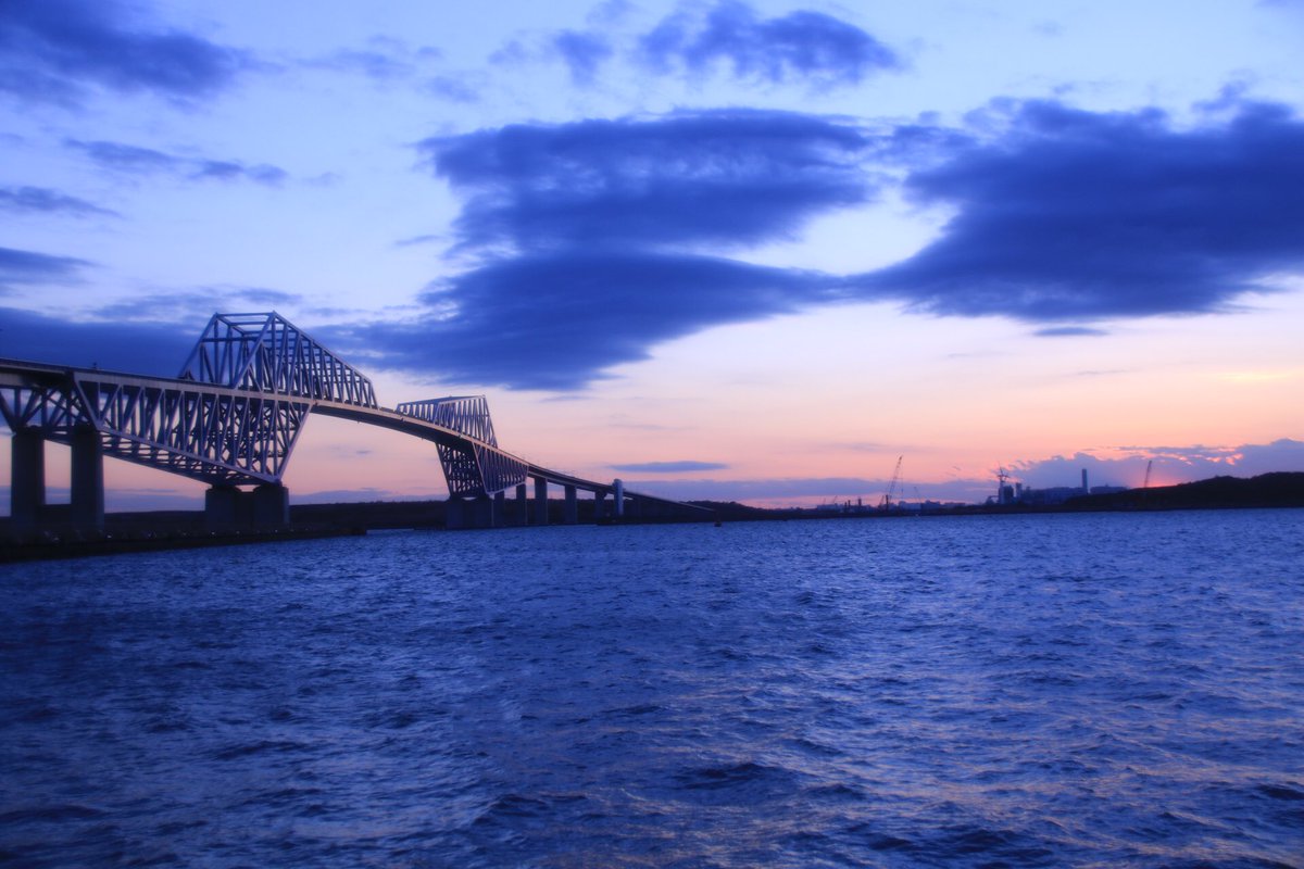 ysds99's tweet image. こんばんは。『ゲートブリッジ』
夕陽には間に合わず、マジックアワーを撮影。
#写真好きな人と繋がりたい
#ファインダー越しの私の世界 #ふぉと
