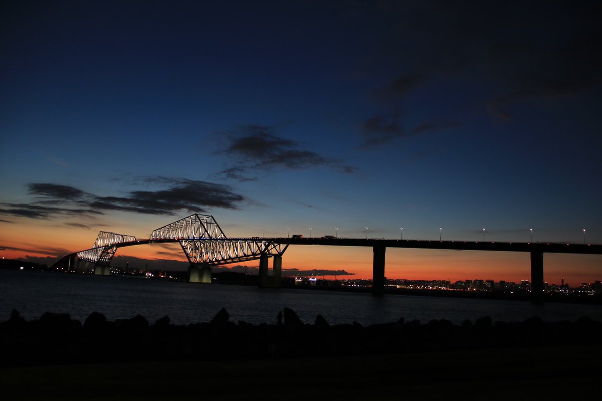 ysds99's tweet image. こんばんは。『ゲートブリッジ』
夕陽には間に合わず、マジックアワーを撮影。
#写真好きな人と繋がりたい
#ファインダー越しの私の世界 #ふぉと