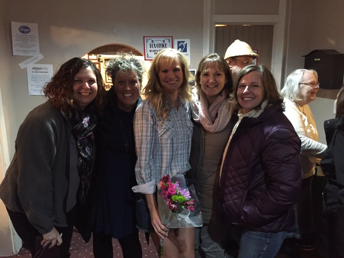 missikarle's tweet photo. Fun night at the Vanity Theater! @ang_hudson813 has always been a star at the box but she's a star on stage too.#cf54 #hardworkpaysoff https://t.co/UJFAELqX7m