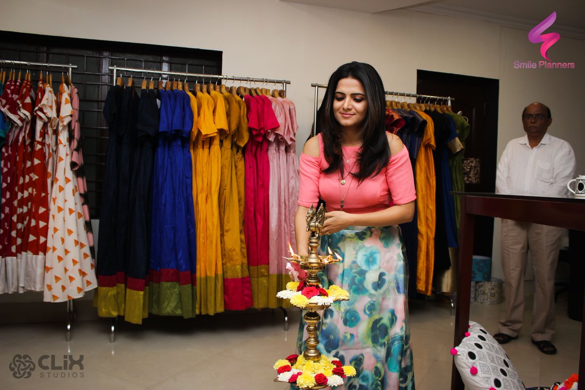 Thank you gorgeous <a href="/DhivyaDharshini/">DD Neelakandan</a> for launching <a href="/tamarachennai/">Tamara</a> at T.Nagar! #tamara #dhivyadharshini #dd #lifestylestore