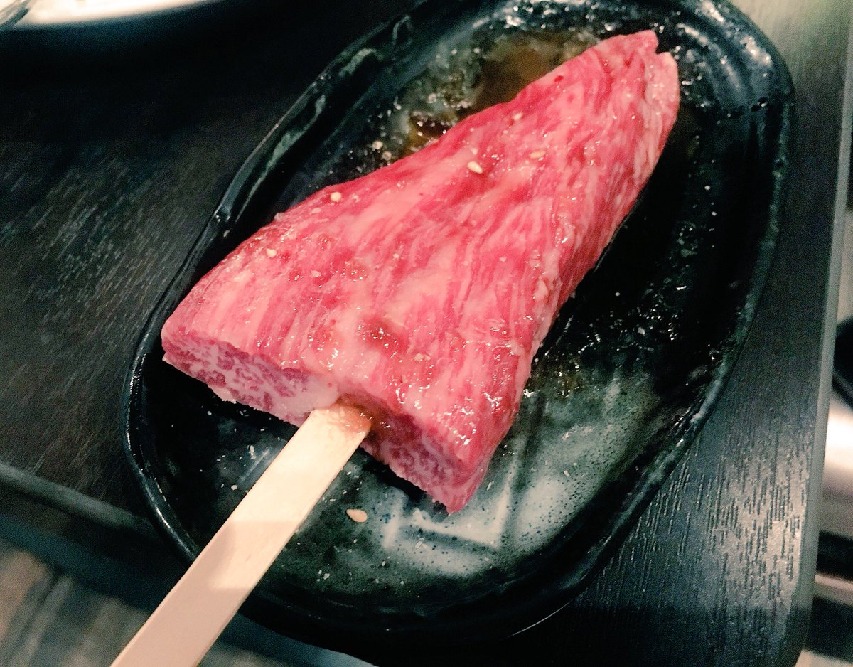 とんつう Bot 今年の4枚 お客様が肉に難易度を求めるようになった一年でした とんつう Bot 今年の4枚 お客様が肉に難易度を求めるようになった一年でした