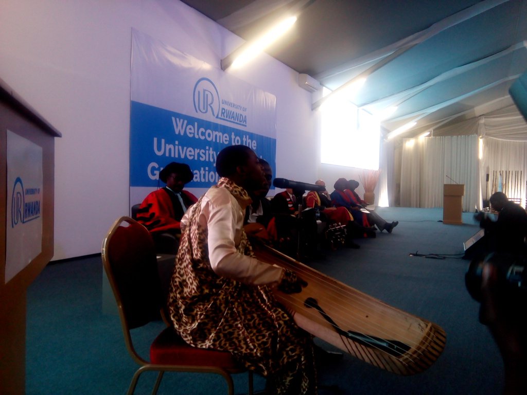 Uni_Rwanda's tweet photo. UR student guitarist &amp; Inangarist take stage to entertain graduands, parents, faculty &amp; stakeholders at #URgrad2016. https://t.co/PbcAuh5XIS
