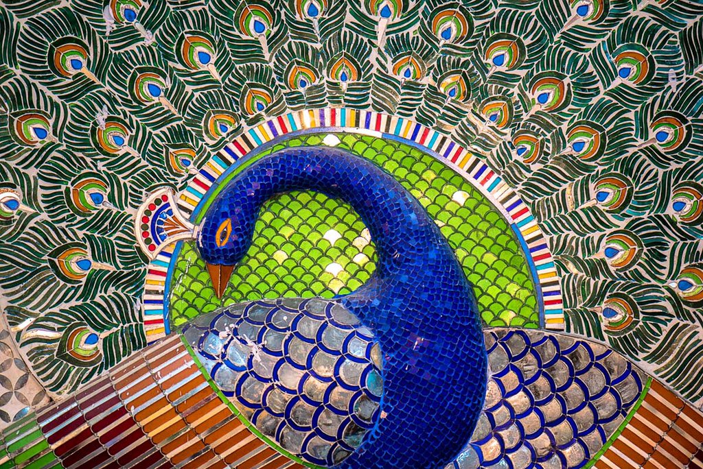 yashasmitta's tweet photo. Was incredible to experience the art of Glass Inlay first hand in Udaipur. How amazing is this?! #onaasignment for @untold_mag https://t.co/sIzigo95hL