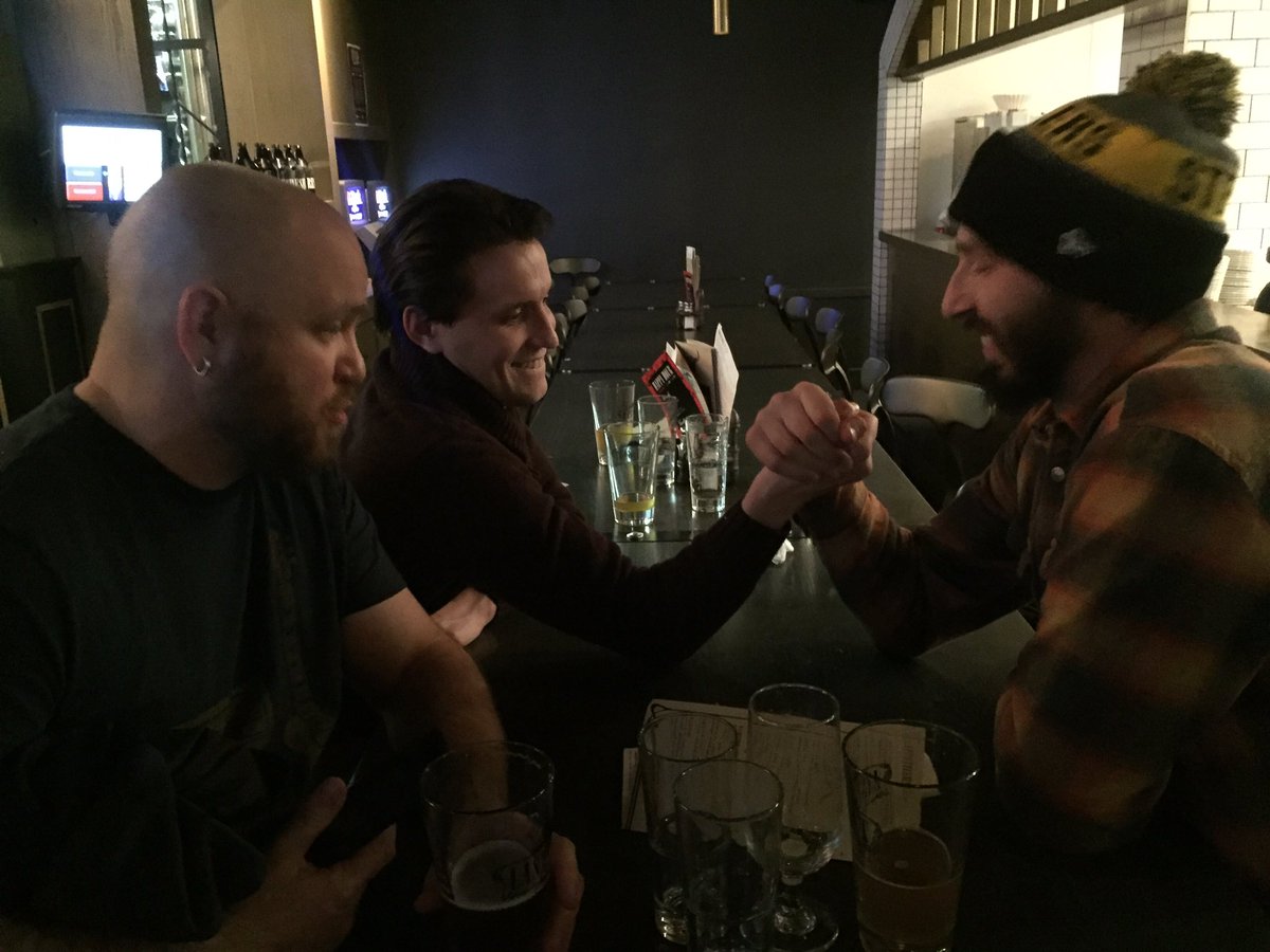 ZeaPhotography's tweet photo. 12 Bars includes an arm wrestle!!! https://t.co/7aXYfqBMB8